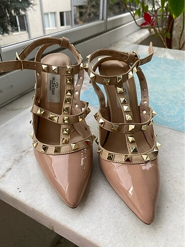 36 Beden camel Renk Valentino marka İşlemeli şık ayakkabı