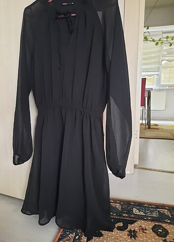40 Beden siyah Renk Defacto kısa, kol detaylı elbise 