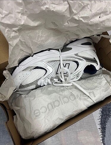 Newbalance 530 model