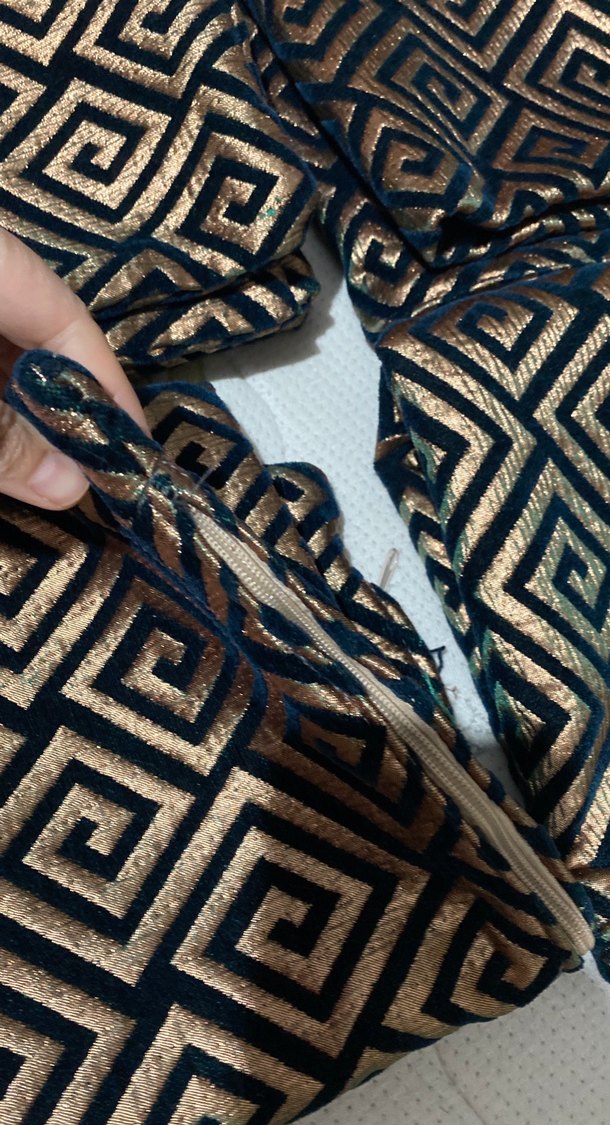 Altın İşlemeli Koyu Renkli Kırlent Kılıfı - Görsel 3