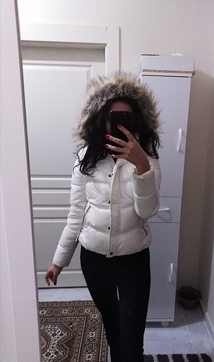 Beyaz BERSHKA şişme mont
