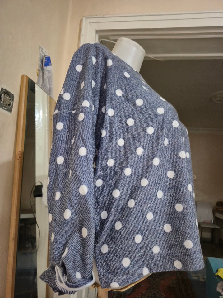Gri Puantiyeli Düğmeli Uzun Kollu Bluz - Görsel 2
