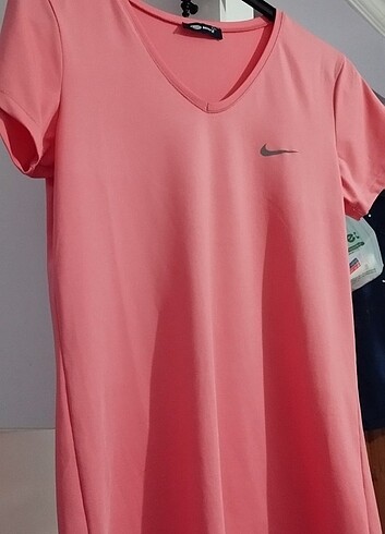 Nike Pembe Nike kısa kollu
