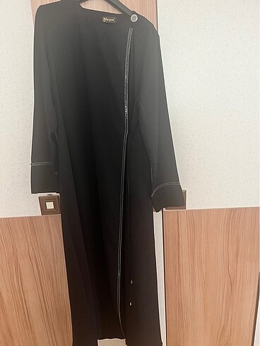 Önden bağlamalı ferace