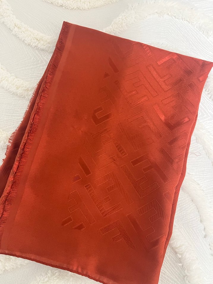 Kırmızı Parlak Kadın Şal - Görsel 2