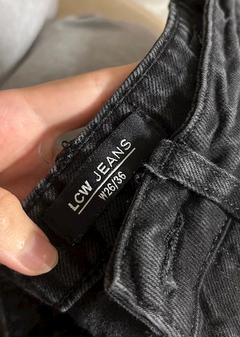 LC Waikiki Siyah Bol Kesim Kemerli Kadın Kot Pantolon