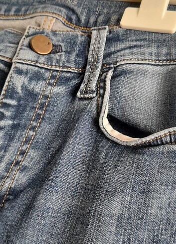 28 Beden mavi Renk Mavi renkli jean pantalon