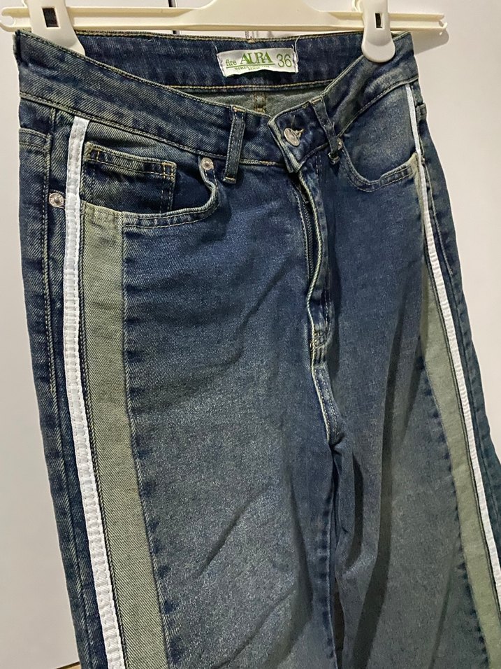 Çizgili Kemerli Mavi Kadın Kot Pantolon - Görsel 3