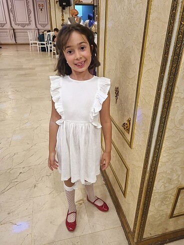 Zara kız çocuk 7 yaş beyaz elbise