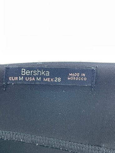 m Beden siyah Renk Bershka Kısa Elbise %70 İndirimli.