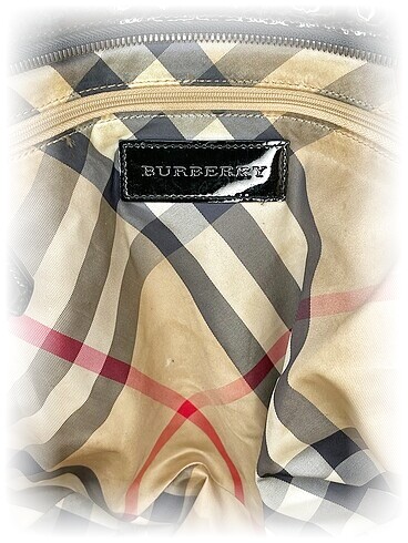 Beden Burberry Kol Çantası %70 İndirimli.