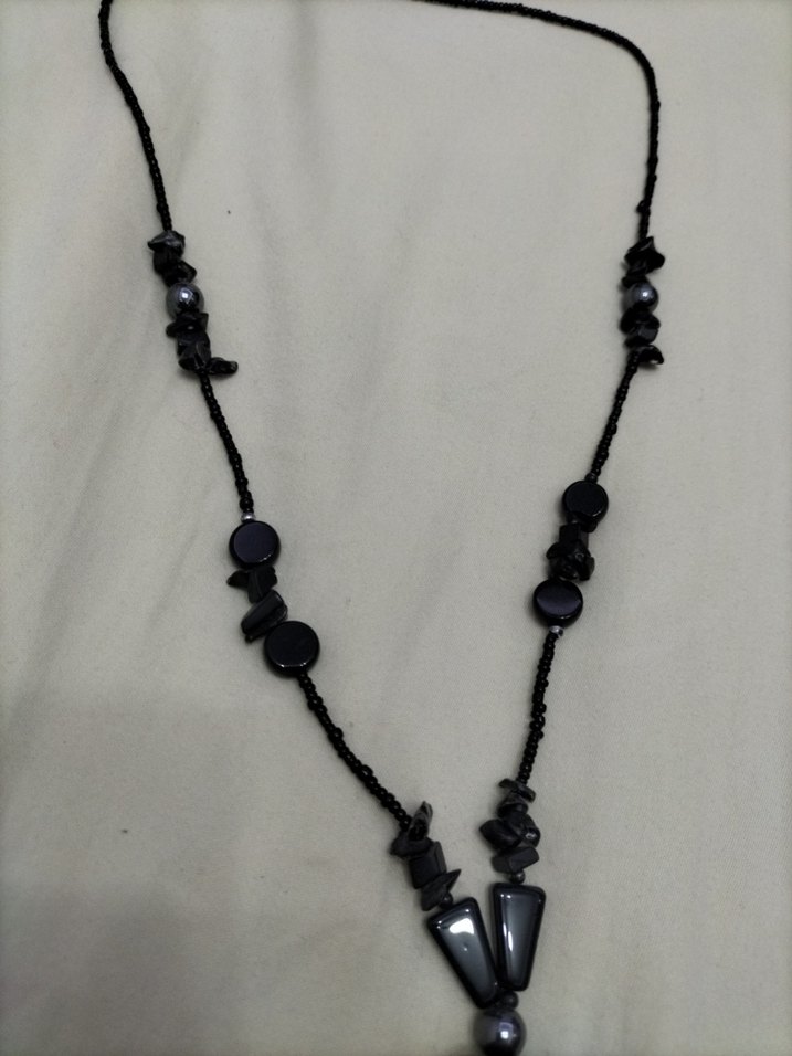 Uzun Siyah Yılan Desenli Boncuklu Kadın Kolye - Görsel 4