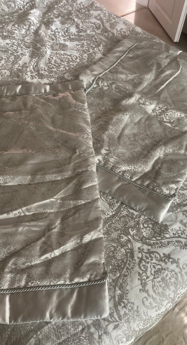 Gri Nakışlı Yatak Örtüsü - Görsel 2