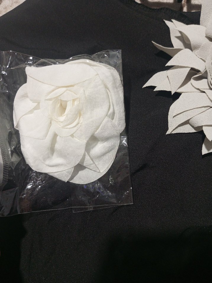 Siyah Fırfırlı Gotik Çiçek Broş - Görsel 3