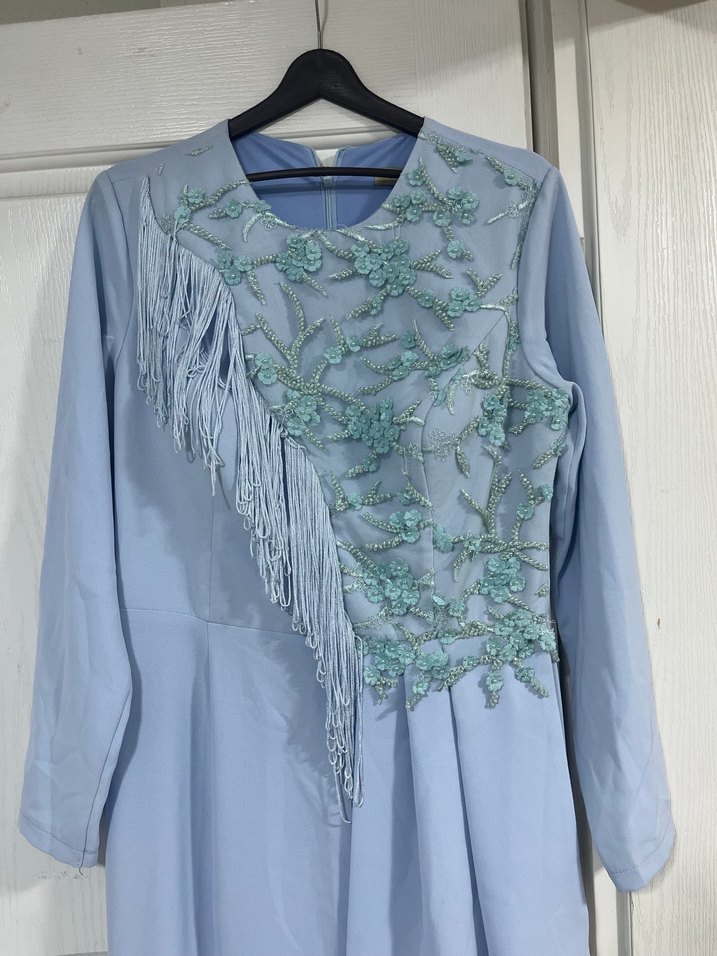 Mavi Nakışlı Uzun Kollu Kadın Abiye Elbise - Görsel 2