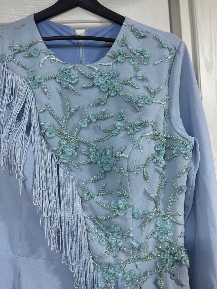 Mavi Nakışlı Uzun Kollu Kadın Abiye Elbise - Görsel 3