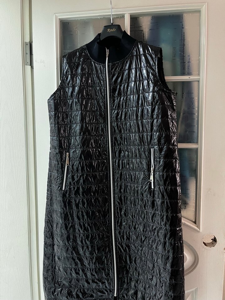 Siyah Parlak Fermuarlı Uzun Kadın Yelek - Görsel 4