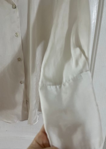 Beyaz Düğmeli Gömlek - Görsel 3