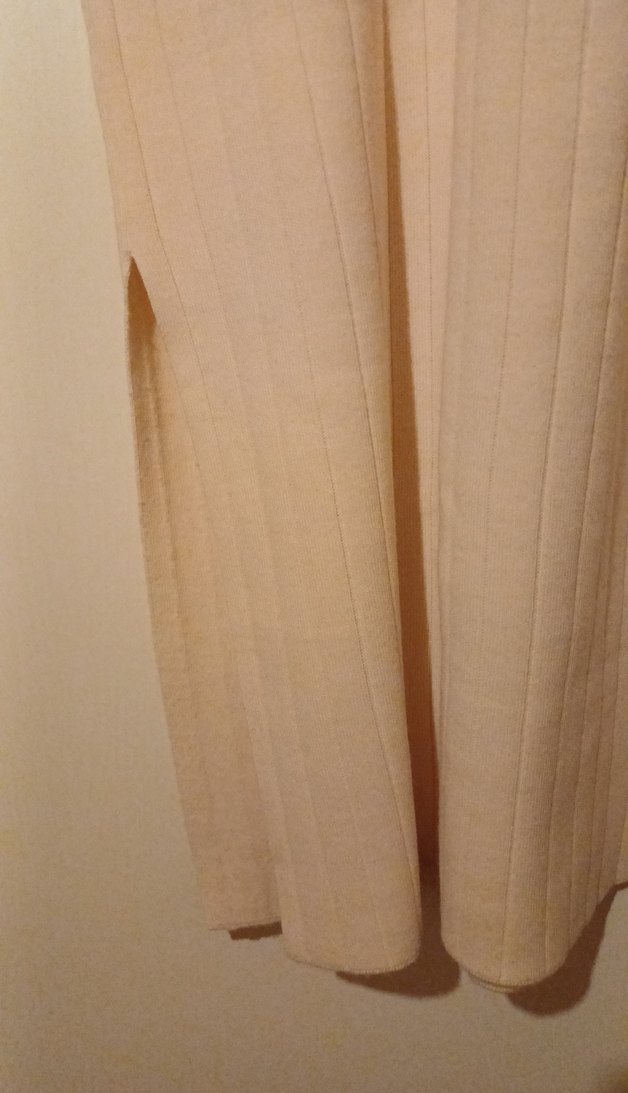 Bej V Yaka Kısa Kollu Uzun Triko Elbise - Görsel 4