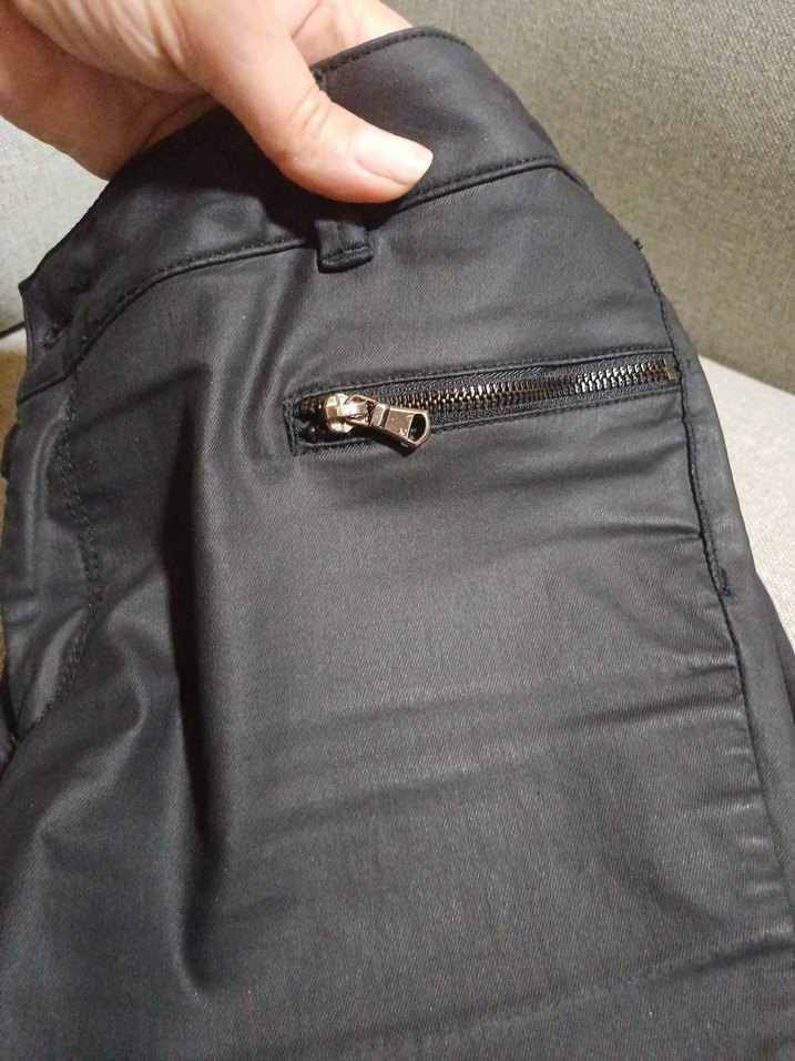 Fermuarlı Siyah  yagli deri görünumlü Pantolon - Görsel 2