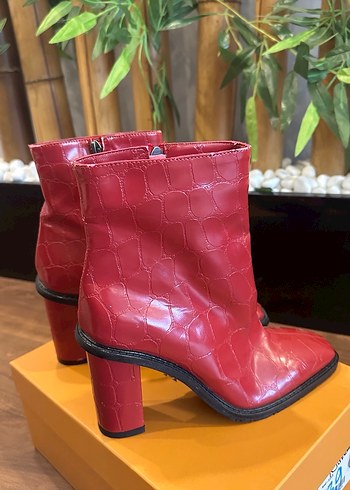 Kırmızı Deri Kadın Topuklu Botlar - Görsel 3