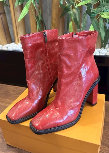 Kırmızı Deri Kadın Topuklu Botlar - Görsel 5