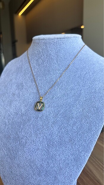 T37 versace kolye