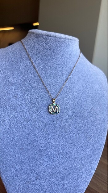 Beden T37 versace kolye