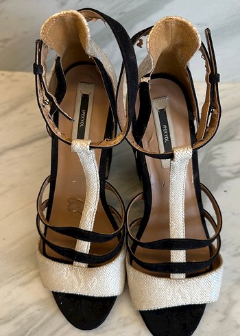 Beyaz Yılan Derisi Desenli Süet Topuklu Ayakkabı - Görsel 6