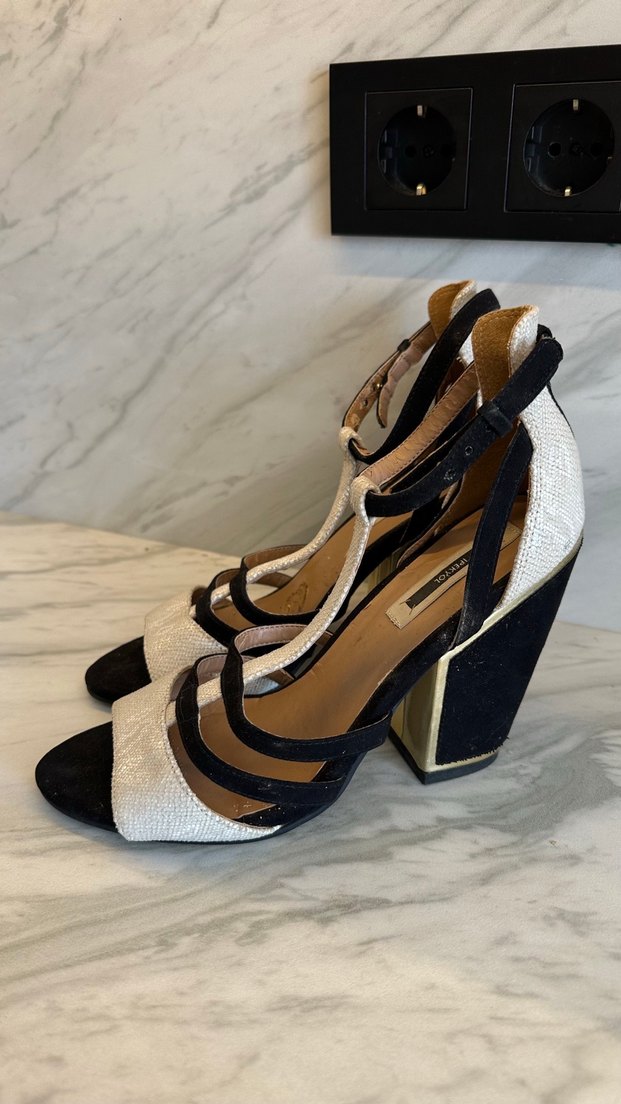 Beyaz Yılan Derisi Desenli Süet Topuklu Ayakkabı - Görsel 4