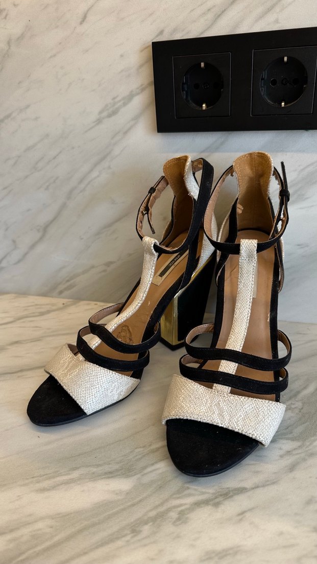 Beyaz Yılan Derisi Desenli Süet Topuklu Ayakkabı - Görsel 2