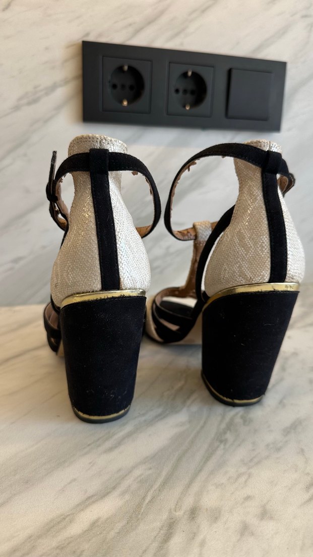 Beyaz Yılan Derisi Desenli Süet Topuklu Ayakkabı - Görsel 5