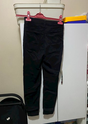 Kadın Siyah Kemerli Dar Kesim Kot Pantolon - Görsel 5