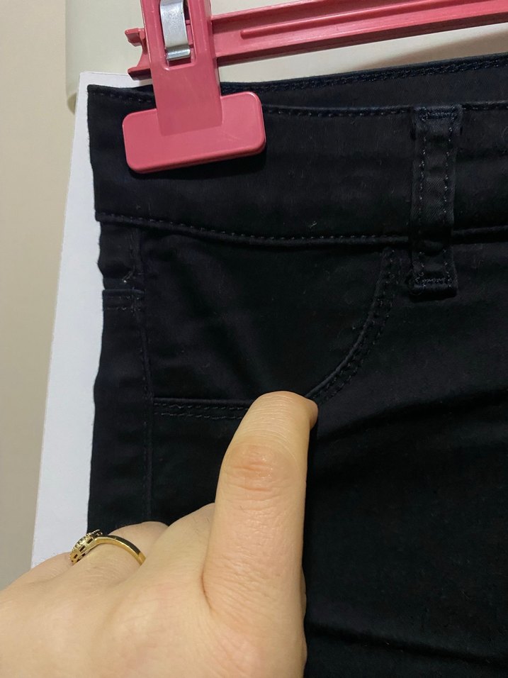 Kadın Siyah Kemerli Dar Kesim Kot Pantolon - Görsel 3