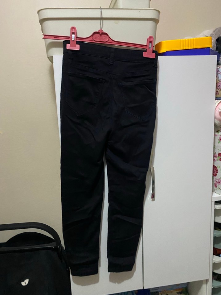 Kadın Siyah Kemerli Dar Kesim Kot Pantolon - Görsel 5