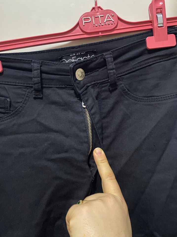 Siyah Kemerli Kadın Kot Pantolon - Görsel 2