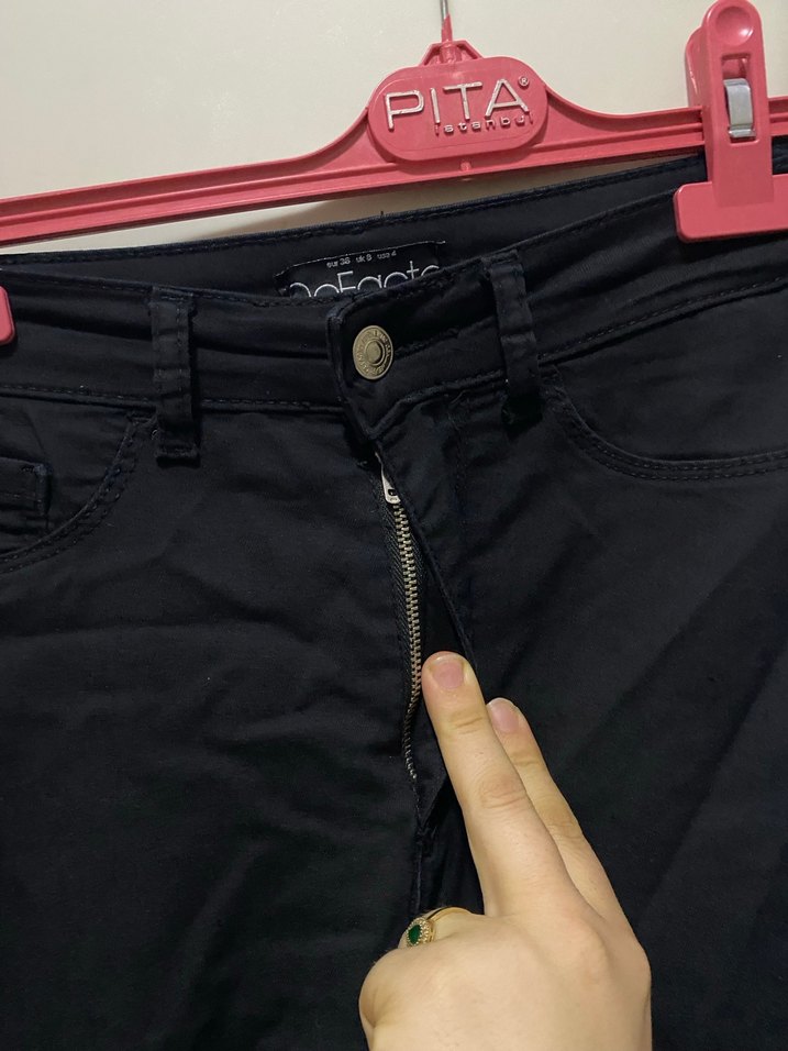 Siyah Kemerli Kadın Kot Pantolon - Görsel 3