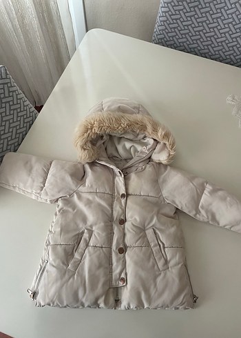 Kız Çocuk Bej Kürklü Kapüşonlu Mont - Görsel 3