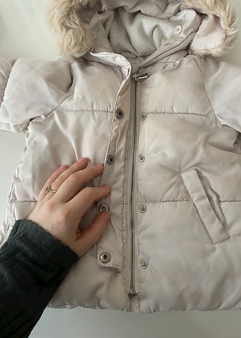 Kız Çocuk Bej Kürklü Kapüşonlu Mont - Görsel 4