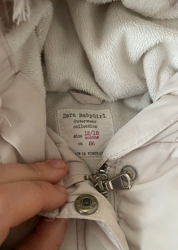 Kız Çocuk Bej Kürklü Kapüşonlu Mont - Görsel 5