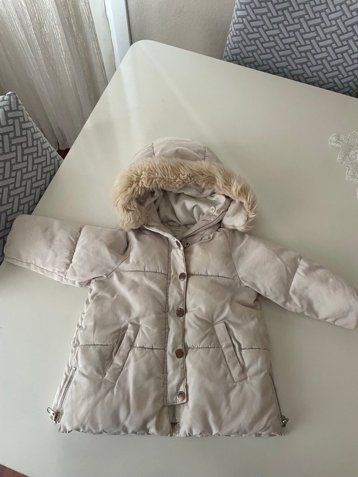 Kız Çocuk Bej Kürklü Kapüşonlu Mont - Görsel 3