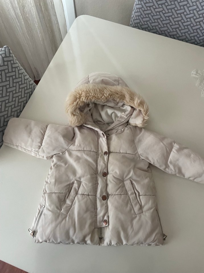 Kız Çocuk Bej Kürklü Kapüşonlu Mont - Görsel 2