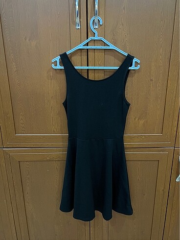 H&M siyah sırt detaylı elbise