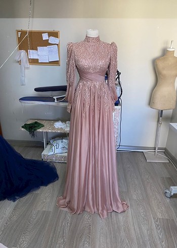 Pembe İşlemeli Özel Tasarım Tesettür Abiye