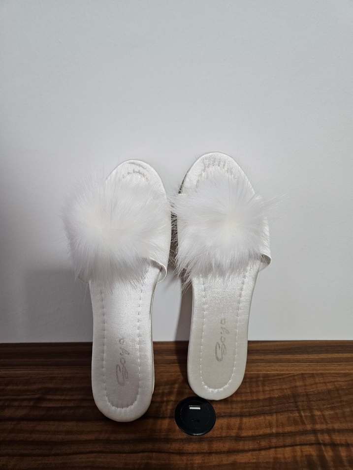 Beyaz Tüylü Yeni Gelin Terliği - Görsel 2