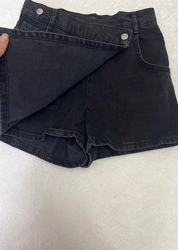 26 Beden Düğmeli Siyah Mini Denim Şort