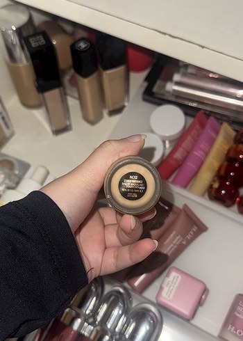 MAC Studio Radiance fondöten - Görsel 2