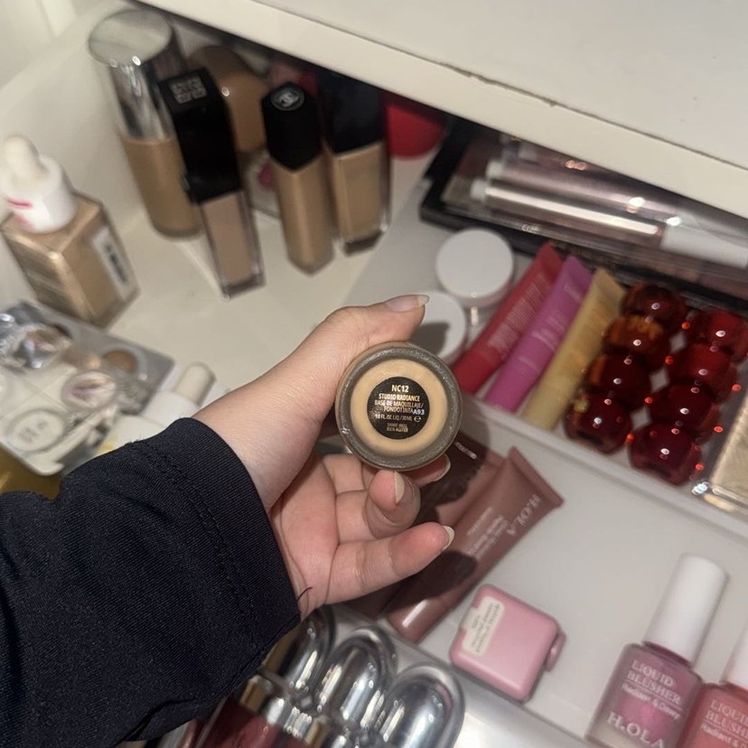 MAC Studio Radiance fondöten - Görsel 2