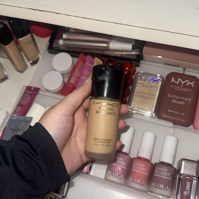 MAC Studio Radiance fondöten - Görsel 3