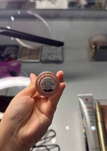 Rare beauty Higlighter Enlighten Rengi - Görsel 2